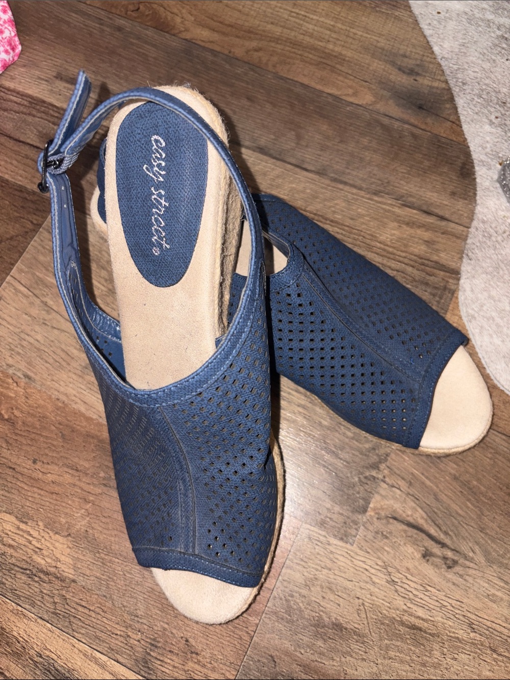 Easy Street Stacy Perforated Wedge Espadrille Sandals Black Size 12M - Like New